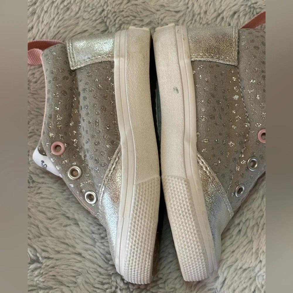 Toms Girl’s Fenix Mid Sneaker, size 5T
